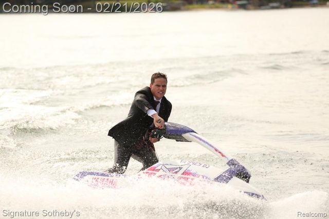 6832 Brightwood Court, Waterford Charter Township, MI 48327