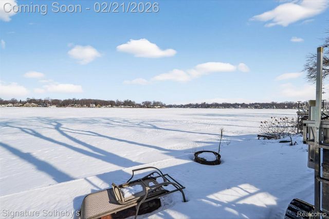 6832 Brightwood Court, Waterford Charter Township, MI 48327