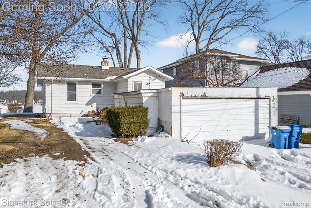 6832 Brightwood Court, Waterford Charter Township, MI 48327