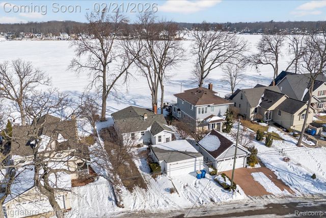 6832 Brightwood Court, Waterford Charter Township, MI 48327