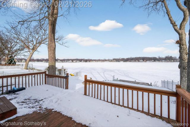 6832 Brightwood Court, Waterford Charter Township, MI 48327