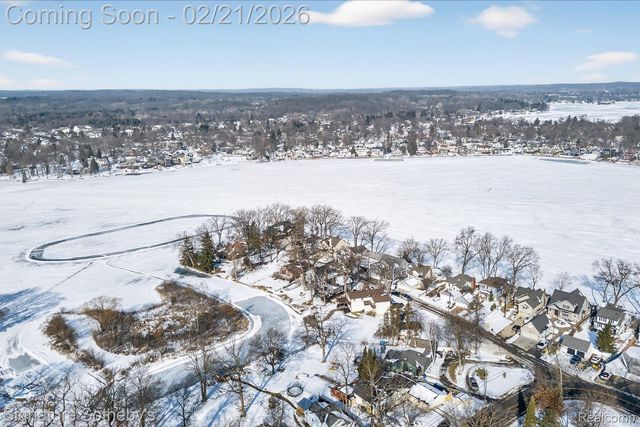 6832 Brightwood Court, Waterford Charter Township, MI 48327