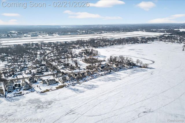 6832 Brightwood Court, Waterford Charter Township, MI 48327