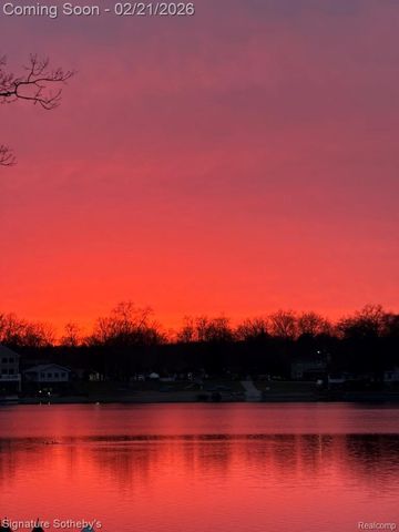 6832 Brightwood Court, Waterford Charter Township, MI 48327