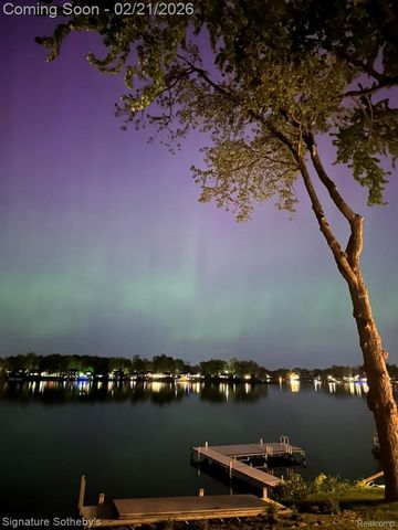 6832 Brightwood Court, Waterford Charter Township, MI 48327