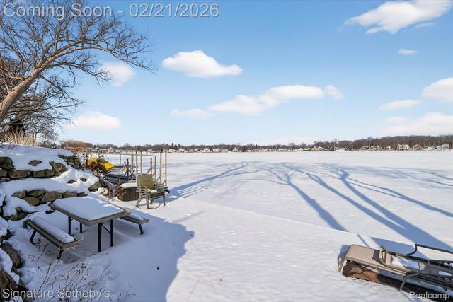 6832 Brightwood Court, Waterford Charter Township, MI 48327