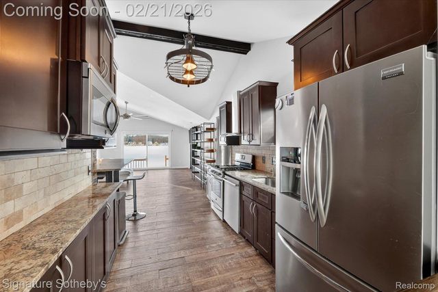 6832 Brightwood Court, Waterford Charter Township, MI 48327