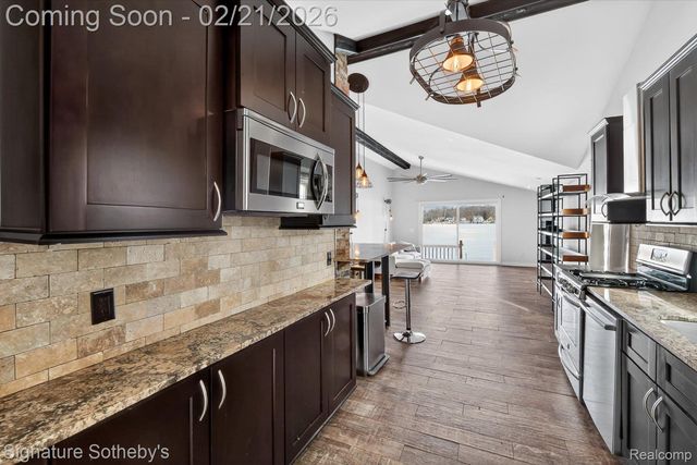 6832 Brightwood Court, Waterford Charter Township, MI 48327