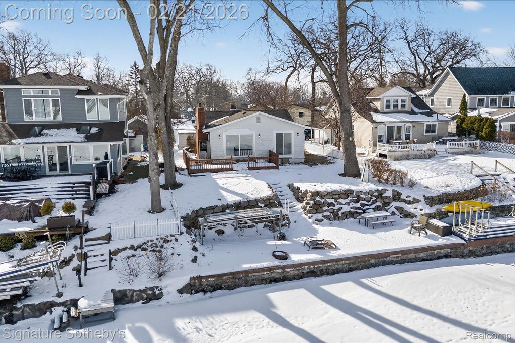 6832 Brightwood Court, Waterford Charter Township, MI 48327