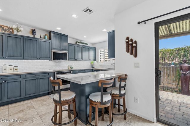 37222 N TOM DARLINGTON Drive 11, Carefree, AZ 85377