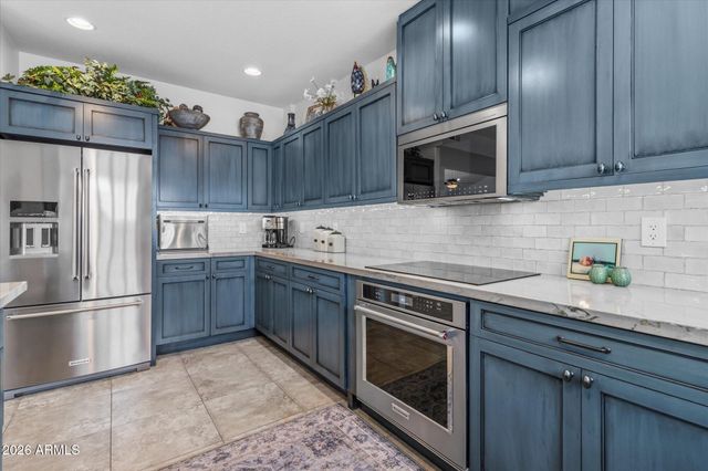 37222 N TOM DARLINGTON Drive 11, Carefree, AZ 85377
