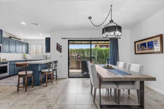 37222 N TOM DARLINGTON Drive 11, Carefree, AZ 85377