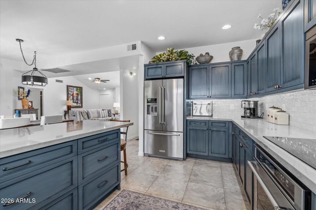 37222 N TOM DARLINGTON Drive 11, Carefree, AZ 85377