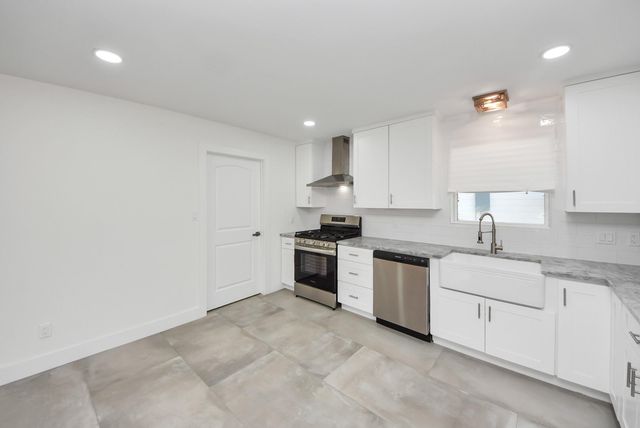 4218 T C Jester Blvd, Houston, TX 77018