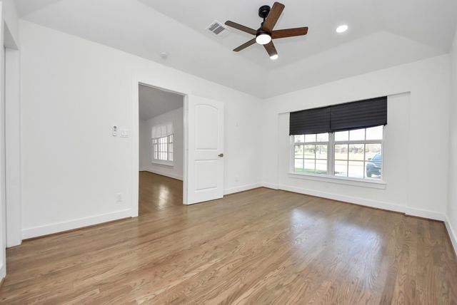 4218 T C Jester Blvd, Houston, TX 77018