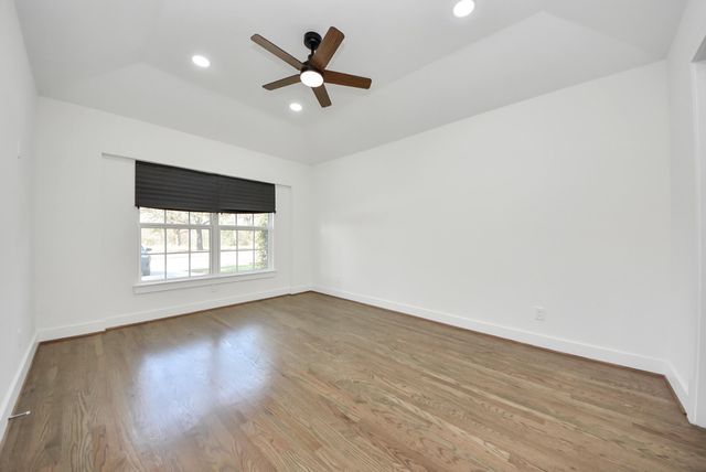 4218 T C Jester Blvd, Houston, TX 77018