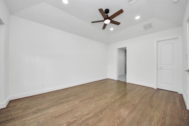 4218 T C Jester Blvd, Houston, TX 77018