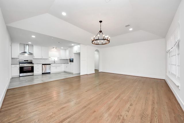 4218 T C Jester Blvd, Houston, TX 77018