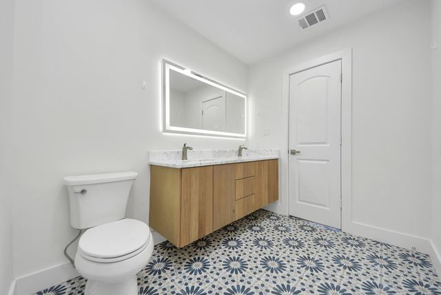 4218 T C Jester Blvd, Houston, TX 77018