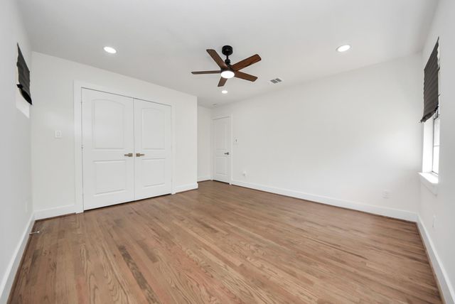 4218 T C Jester Blvd, Houston, TX 77018