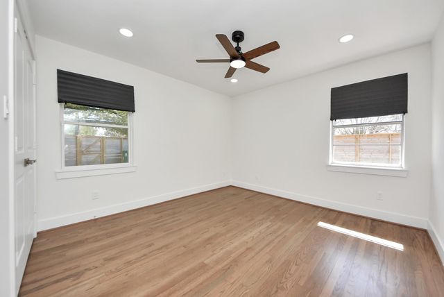 4218 T C Jester Blvd, Houston, TX 77018