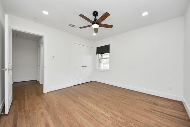 4218 T C Jester Blvd, Houston, TX 77018