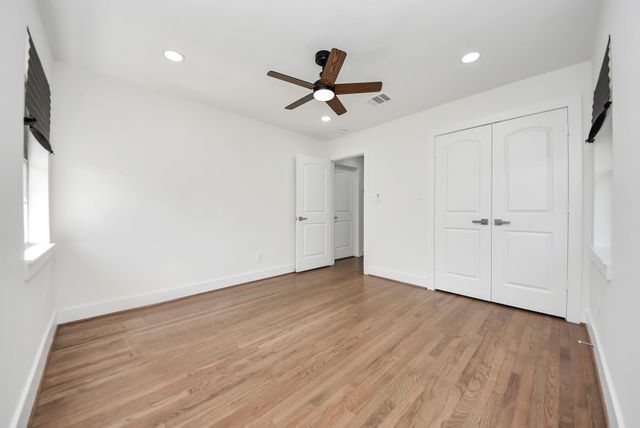 4218 T C Jester Blvd, Houston, TX 77018