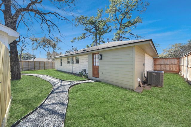 4218 T C Jester Blvd, Houston, TX 77018