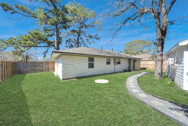 4218 T C Jester Blvd, Houston, TX 77018