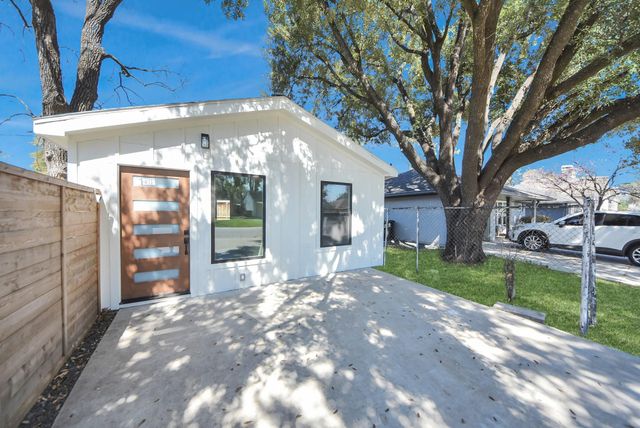 4218 T C Jester Blvd, Houston, TX 77018