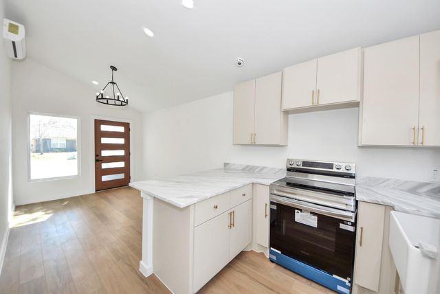 4218 T C Jester Blvd, Houston, TX 77018