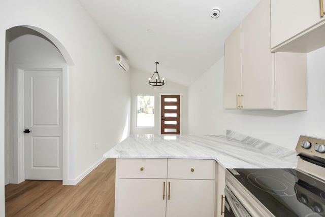 4218 T C Jester Blvd, Houston, TX 77018