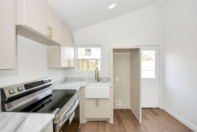 4218 T C Jester Blvd, Houston, TX 77018