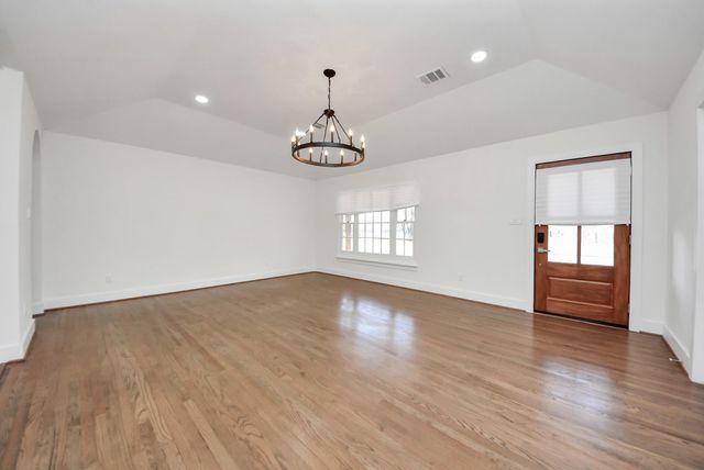 4218 T C Jester Blvd, Houston, TX 77018