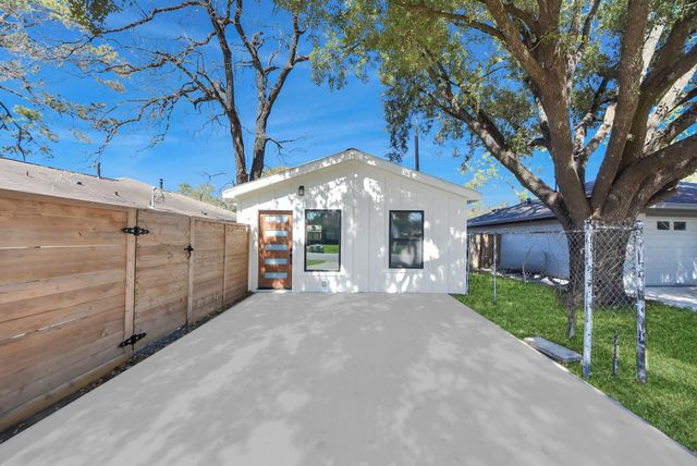 4218 T C Jester Blvd, Houston, TX 77018