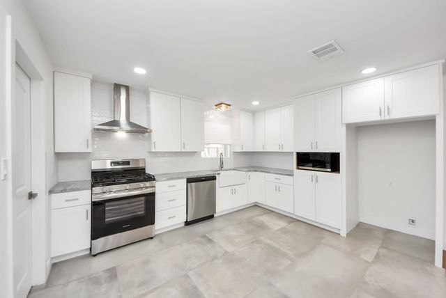 4218 T C Jester Blvd, Houston, TX 77018