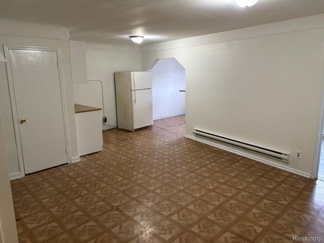 23001 GRATIOT Avenue, Eastpointe, MI 48021