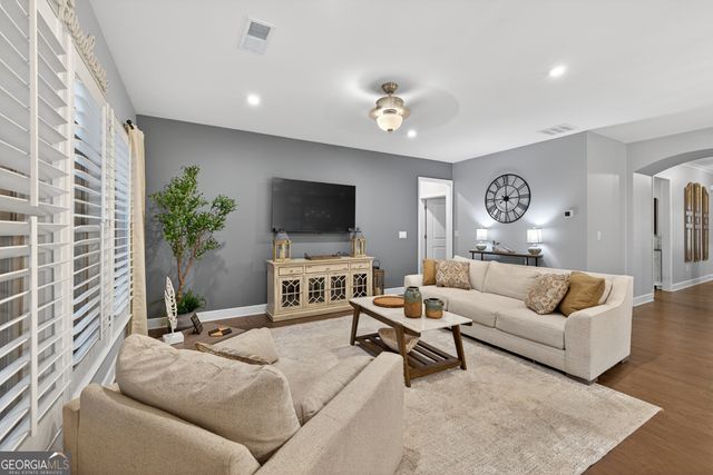 5713 Cypress Bluff Lane, Hoschton, GA 30548