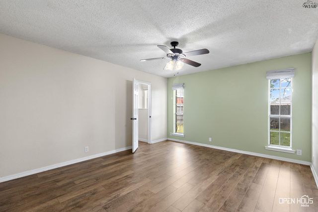 519 CHARLOTTE AVENUE, Burkburnett, TX 76354