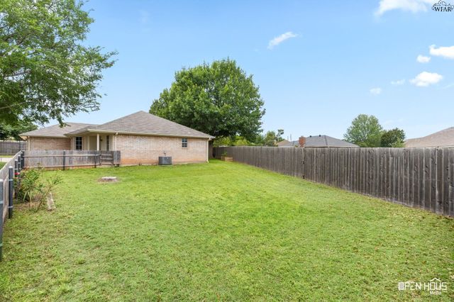 519 CHARLOTTE AVENUE, Burkburnett, TX 76354