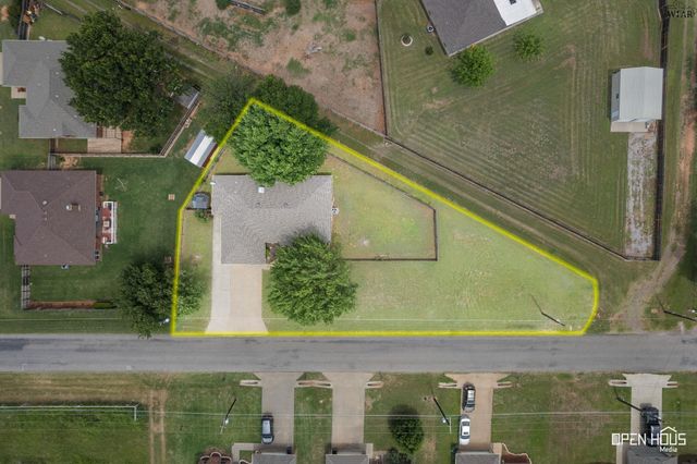519 CHARLOTTE AVENUE, Burkburnett, TX 76354