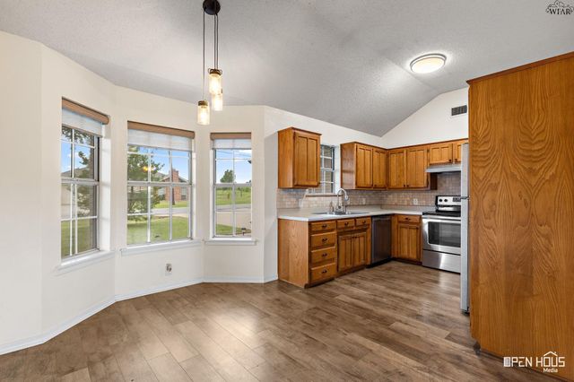 519 CHARLOTTE AVENUE, Burkburnett, TX 76354