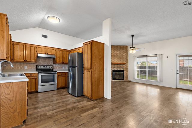 519 CHARLOTTE AVENUE, Burkburnett, TX 76354