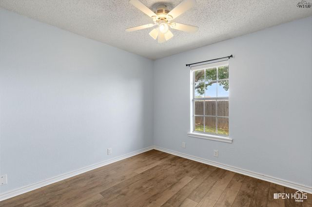 519 CHARLOTTE AVENUE, Burkburnett, TX 76354