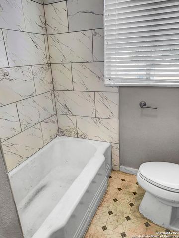 2016 W Olmos Dr, San Antonio, TX 78201