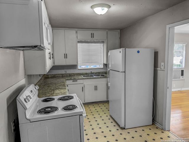 2016 W Olmos Dr, San Antonio, TX 78201