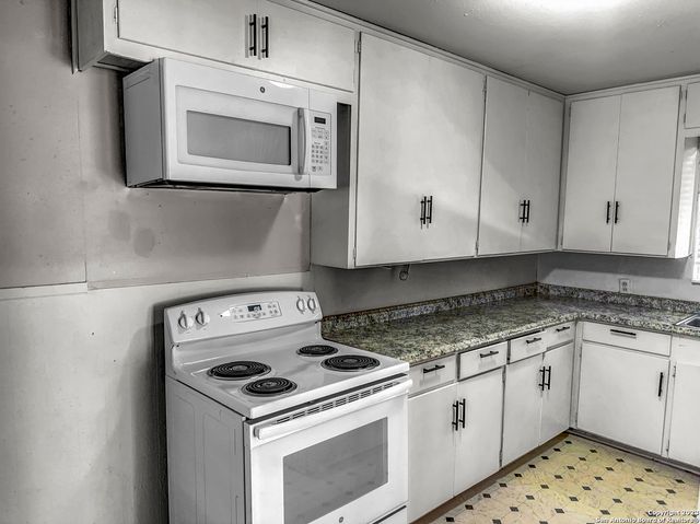 2016 W Olmos Dr, San Antonio, TX 78201