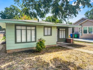 2016 W Olmos Dr, San Antonio, TX 78201