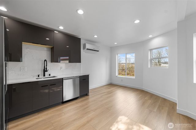 4047 25TH Avenue W, Seattle, WA 98199