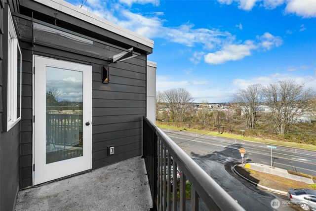 4047 25TH Avenue W, Seattle, WA 98199